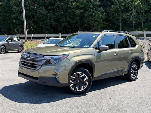 Certified 2025 Subaru Forester Premium AWD/4WD image 1