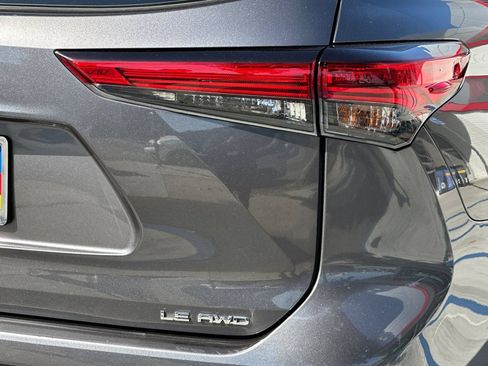 Used 2023 Toyota Highlander LE AWD/4WD image 28