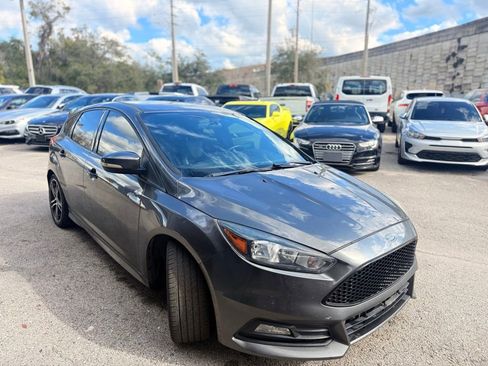 Used 2018 Ford Focus ST image 4