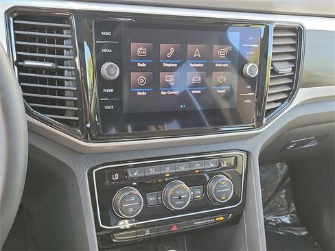 Used 2023 Volkswagen Atlas SE image 8