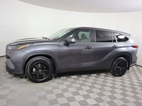 Used 2023 Toyota Highlander LE image 8