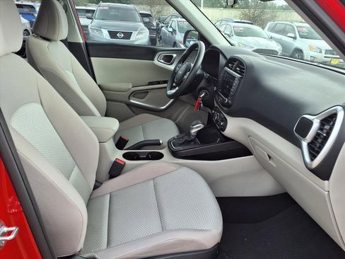 Certified 2025 Kia Soul LX image 24