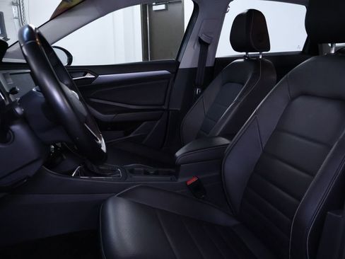 Used 2022 Volkswagen Jetta SE w/ Panoramic Sunroof Package image 13