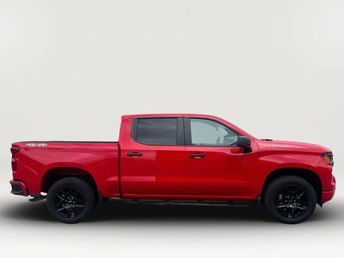 Used 2024 Chevrolet Silverado 1500 Custom image 2