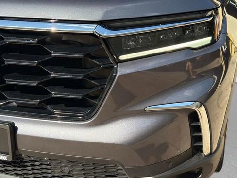 Used 2025 Honda Pilot Touring image 11