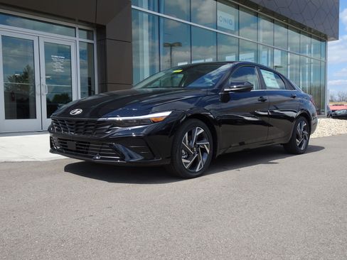 New 2025 Hyundai Elantra Limited image 1