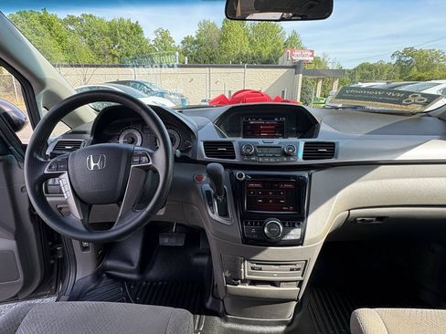 Used 2017 Honda Odyssey SE image 14