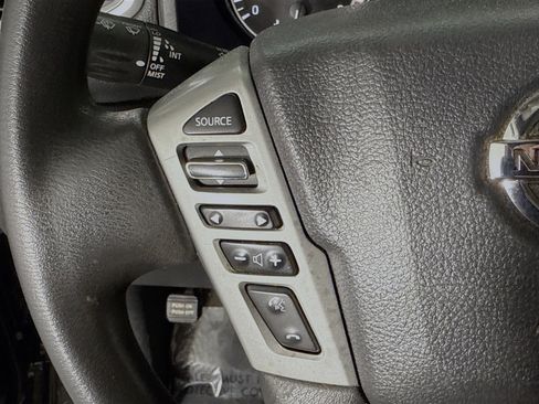 Used 2017 Nissan Titan SV RWD image 14