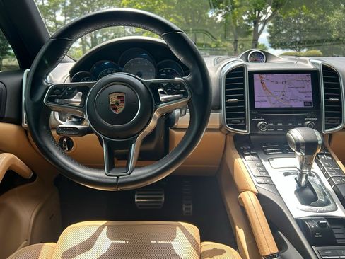 Used 2017 Porsche Cayenne S w/ Premium Plus Package AWD/4WD image 29