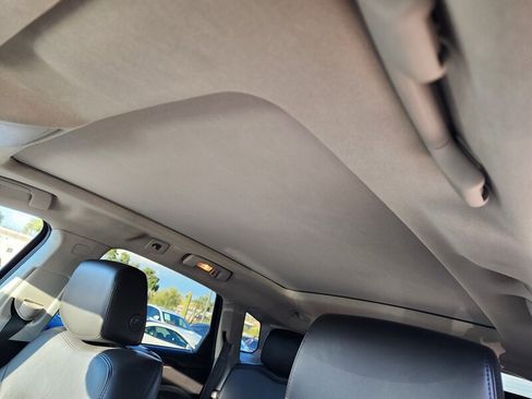 Used 2010 Cadillac SRX Premium image 56