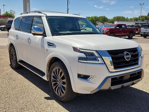 Used 2022 Nissan Armada Platinum image 4
