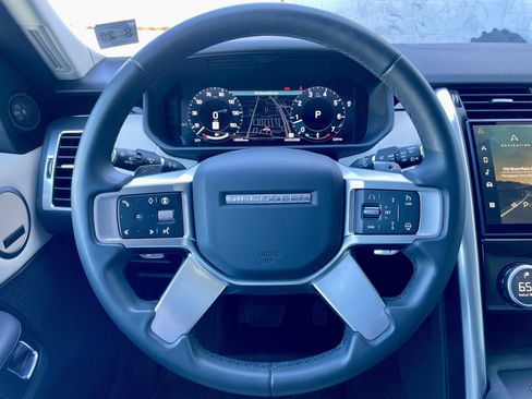 Certified 2024 Land Rover Discovery S image 21