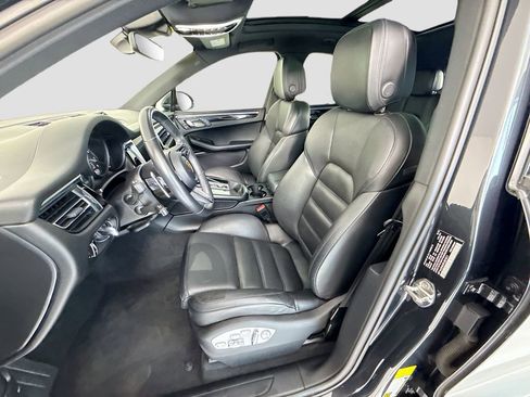 Used 2023 Porsche Macan AWD/4WD image 19