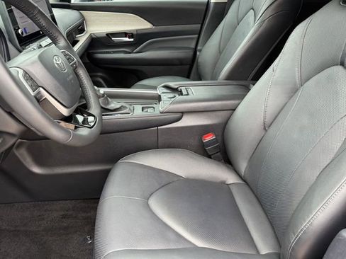 Used 2024 Toyota Grand Highlander AWD Hybrid image 12