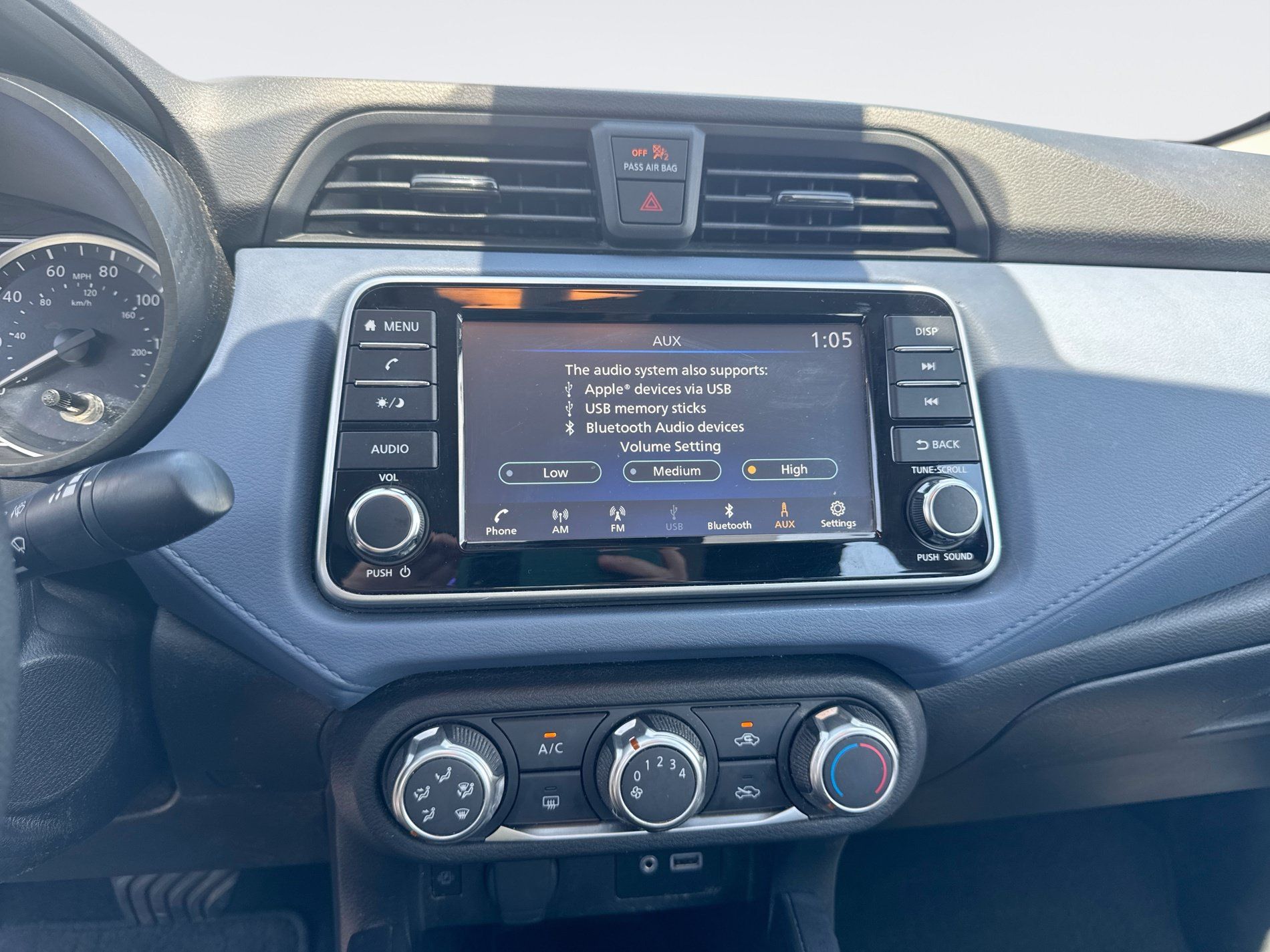 Used 2024 Nissan Versa SV w/ Trunk Package FWD image 18