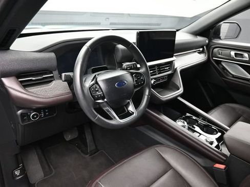 Used 2026 Ford Explorer Platinum RWD image 16