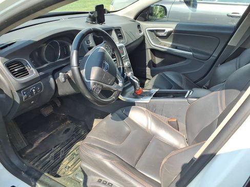 Used 2015 Volvo V60 T5 Cross Country AWD/4WD image 4