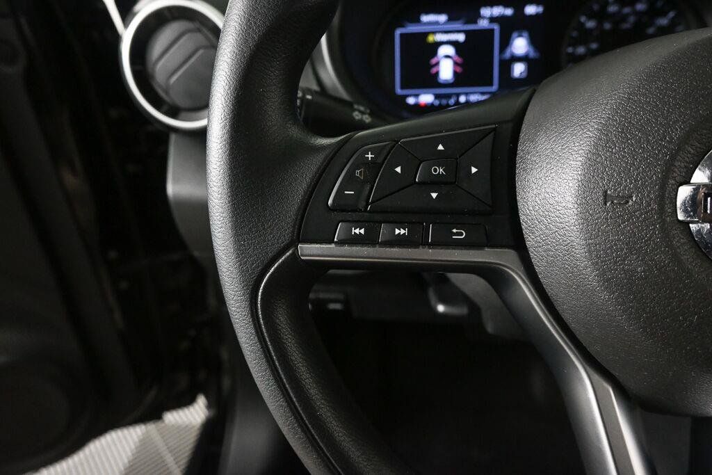 Used 2021 Nissan Kicks SV FWD image 3
