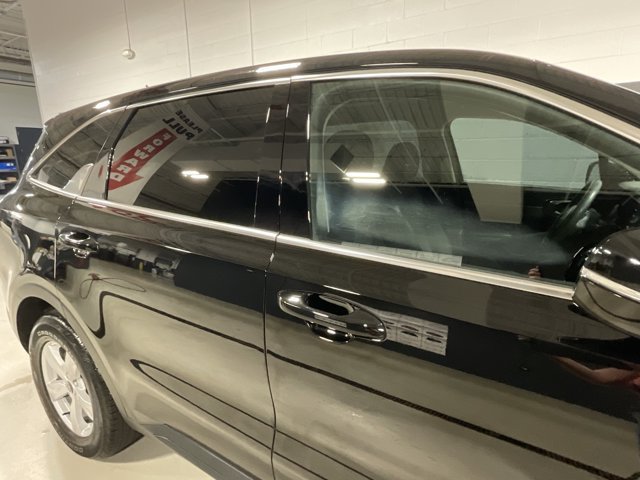 Used 2023 Kia Sorento LX FWD image 5