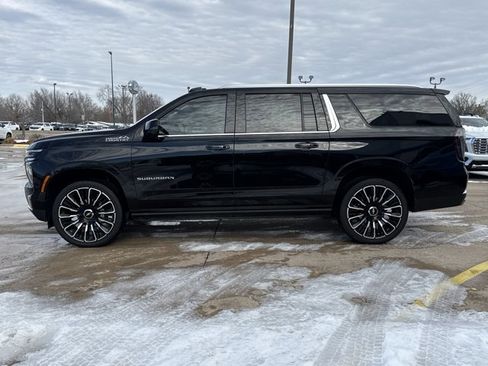 Used 2025 Chevrolet Suburban High Country image 15