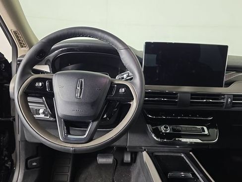 Used 2025 Lincoln Corsair Reserve w/ Equipment Group 202A AWD/4WD image 9