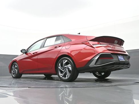 Certified 2025 Hyundai Elantra Sport image 46