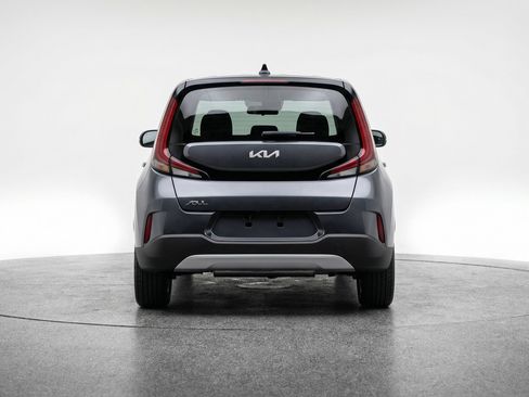 Used 2025 Kia Soul LX w/ LX Technology Package FWD image 7