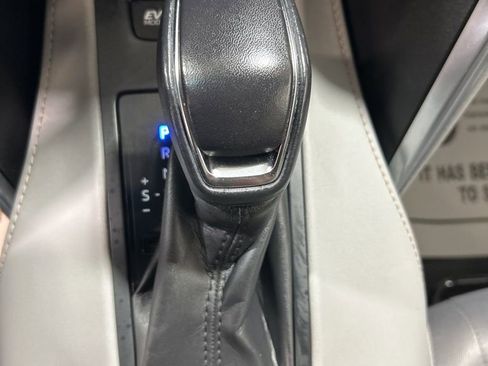 Used 2022 Toyota Venza LE image 29