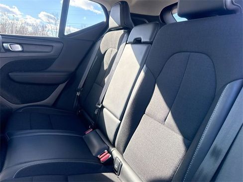 Used 2020 Volvo XC40 T5 Momentum image 29