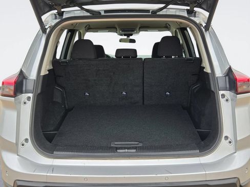Used 2025 Nissan Rogue SV FWD image 11