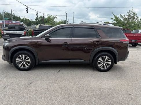 Used 2022 Nissan Pathfinder SL AWD/4WD image 3