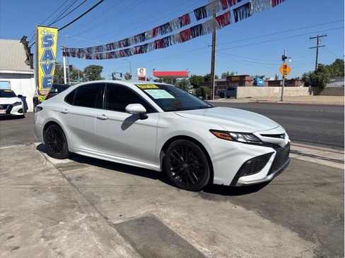 Used 2022 Toyota Camry XSE FWD image 3