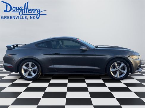 Used 2017 Ford Mustang Coupe image 5