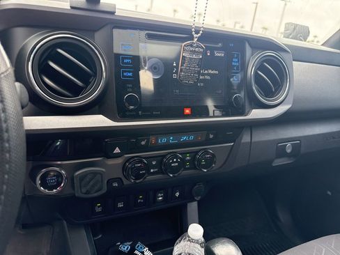 Used 2017 Toyota Tacoma TRD Sport RWD image 47