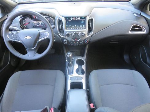 Used 2017 Chevrolet Cruze LT w/ Sun And Sound Package FWD image 12