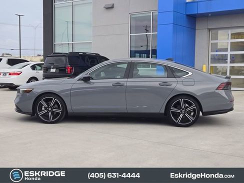 Used 2025 Honda Accord Sport image 4