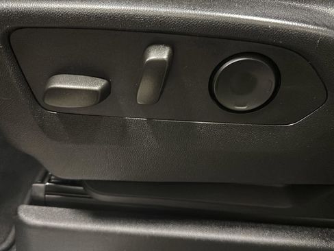 Used 2024 GMC Yukon SLT image 16