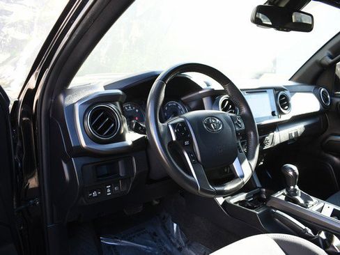 Used 2019 Toyota Tacoma TRD Sport image 14