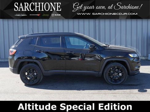 New 2025 Jeep Compass Latitude w/ Convenience Group AWD/4WD image 1
