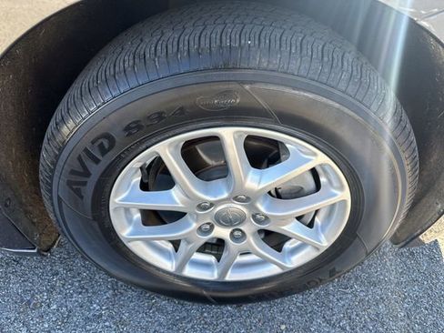 Used 2020 Chrysler Pacifica Touring-L image 13