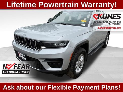 Used 2024 Jeep Grand Cherokee Laredo w/ Trailer Tow Package AWD/4WD image 5