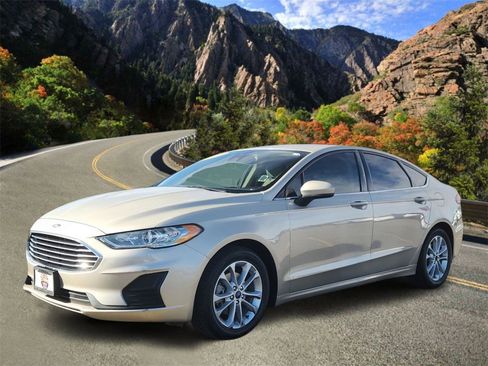 Used 2019 Ford Fusion SE image 5