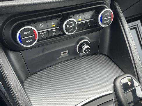 Used 2018 Alfa Romeo Stelvio Ti Sport image 31