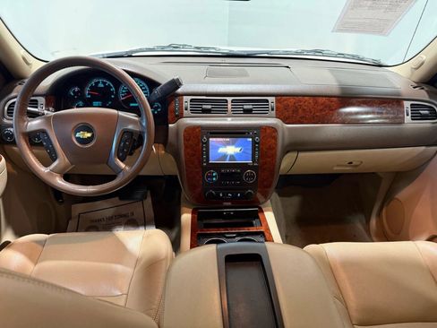 Used 2013 Chevrolet Avalanche LTZ image 15