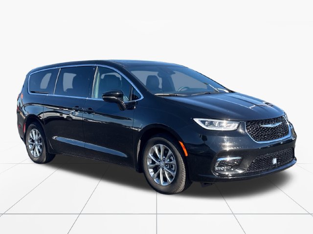 Used 2026 Chrysler Pacifica Limited FWD image 8