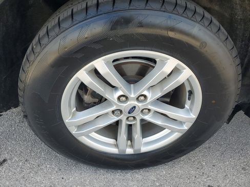 Used 2023 Ford Explorer XLT image 32