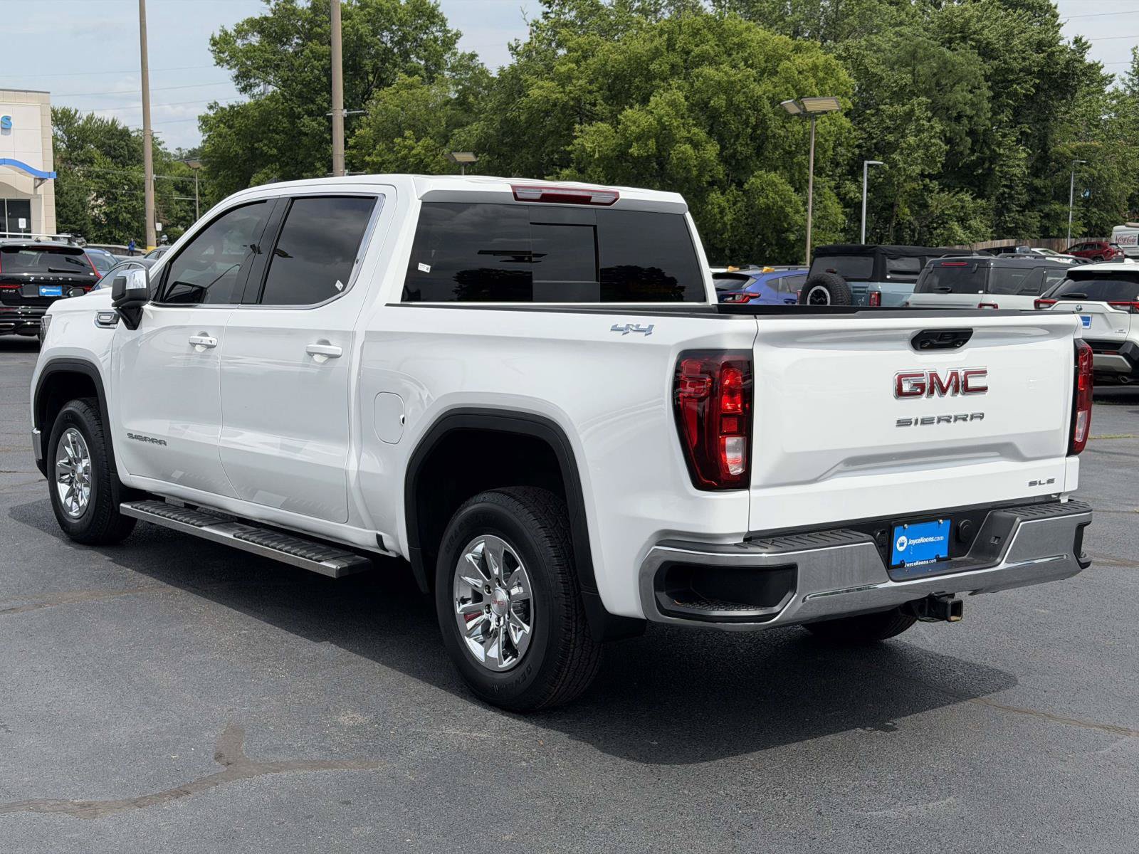 Used 2026 GMC Sierra 1500 SLE w/ Preferred Package AWD/4WD image 3