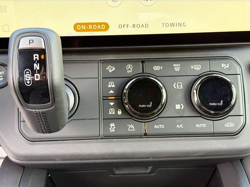 New 2026 Land Rover Defender 110 OCTA image 33