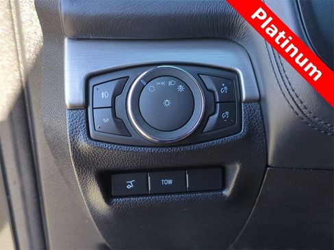 Used 2017 Ford Explorer Platinum image 22