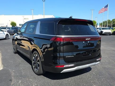 Used 2023 Kia Carnival EX FWD image 3